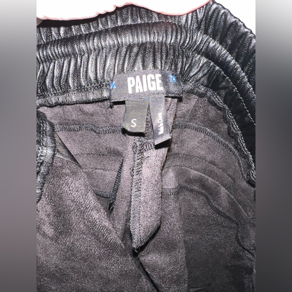 Paige Vivette Leather Look Shorts In Black Size Small New - Picture 9 of 11